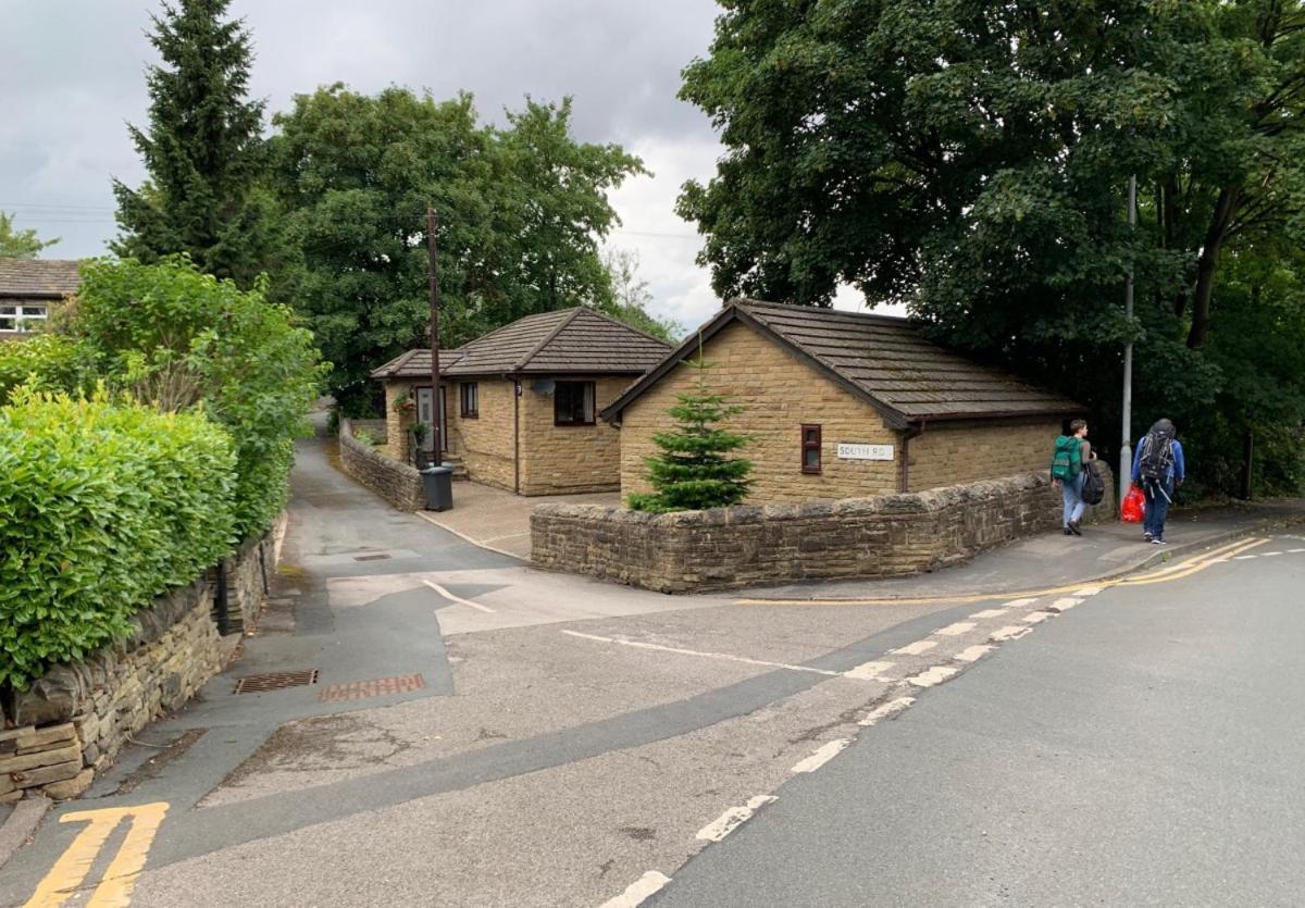 Lister Park Bradford Stylish 1Bed Coach House - Quiet & Tranquil Cottage & Parking Exterior photo